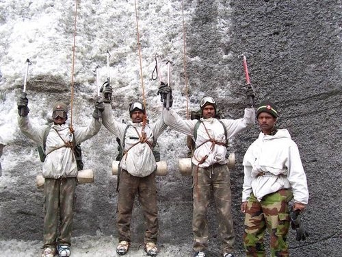 Bộ binh miền núi Ấn Độ huấn luyện tại đại bản doanh Siachen Glacier